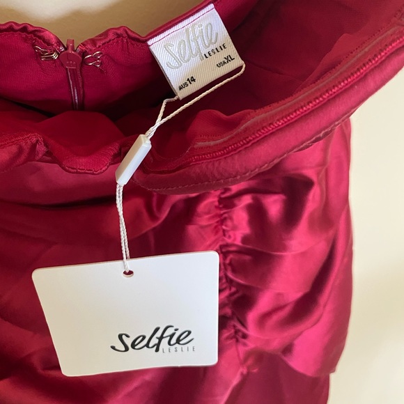 Brand new cocktail dress. Selfie Leslie. Size XL Color: Wine. Holiday, Party - Picture 5 of 9